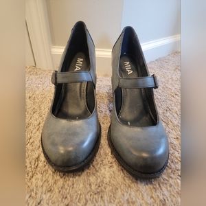 Mia women's Mary Jane style heels size 9